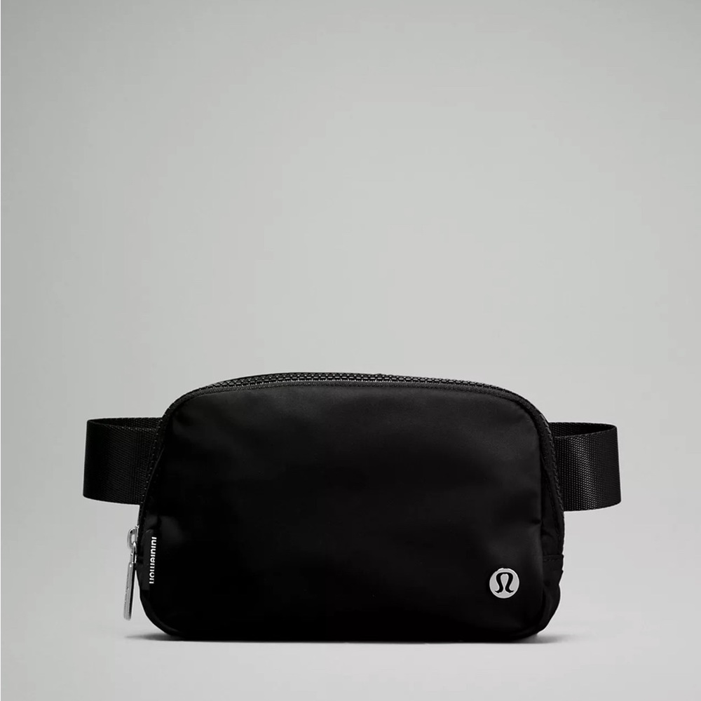 Lululemon Everywhere Belt Bag Black
